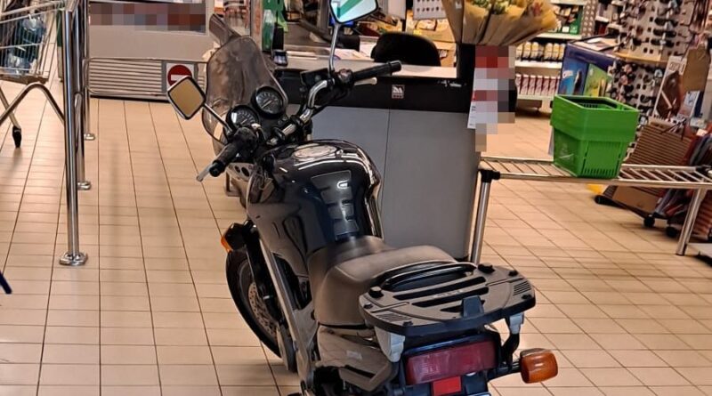 zakupy na motocyklu w Chełmie