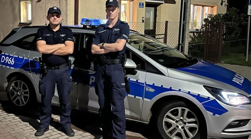 Policjanci ze Stoczka Łukowskiego, którzy eskortowali nieprzytomnego 8-latka do szpitala