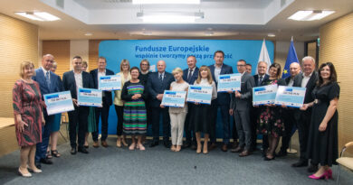 podpisanie umów o dofinansowanie z Funduszy Europejskich inicjatyw edukacyjnych