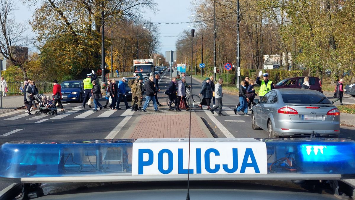 Trwa policyjna akcja na drogach i wokół cmentarzy