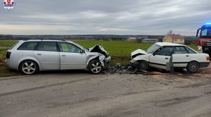 Czołowe zderzenie dwóch pojazdów w Bończy-Kolonia