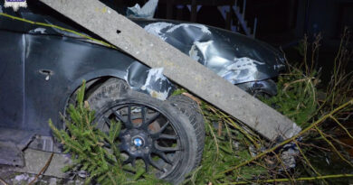 Kierowca BMW nie zatrzymał się do kontroli i spowodował wypadek