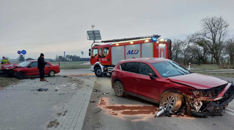 Zderzenie dwóch samochodów osobowych na trasie Łęczna - Milejów