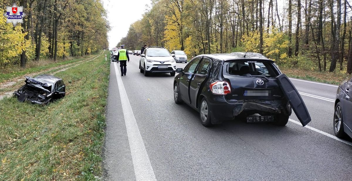 zderzenie 6 pojazdów na DK-17 w Łopienniku Podleśnym