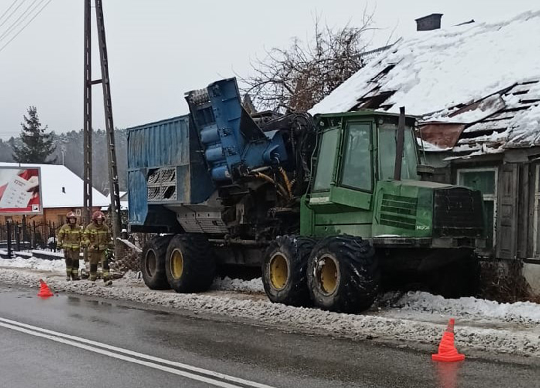 Kolizja ciężarówki z pojazdem wolnobieżnym