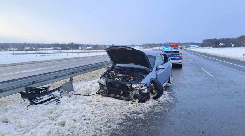 Kolizja z udziałem trzech pojazdów na S19