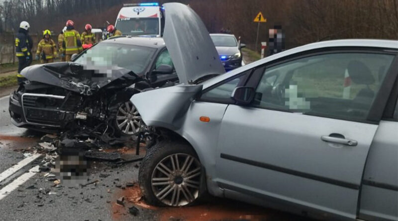 Kluczkowice Zbyt ostro wszedł w zakręt i uderzył w Forda