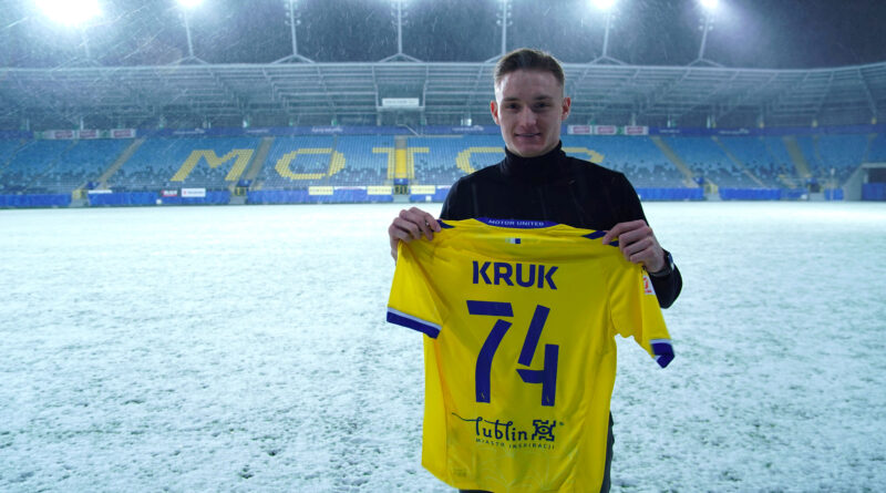 Środkowy obrońca, Kamil Kruk dołączył właśnie do drużyny żółto-biało-niebieskich.
