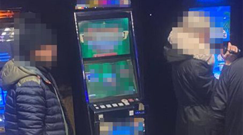 Nielegalny hazard w Puławach. Służby zabezpieczyły pięć automatów do gier