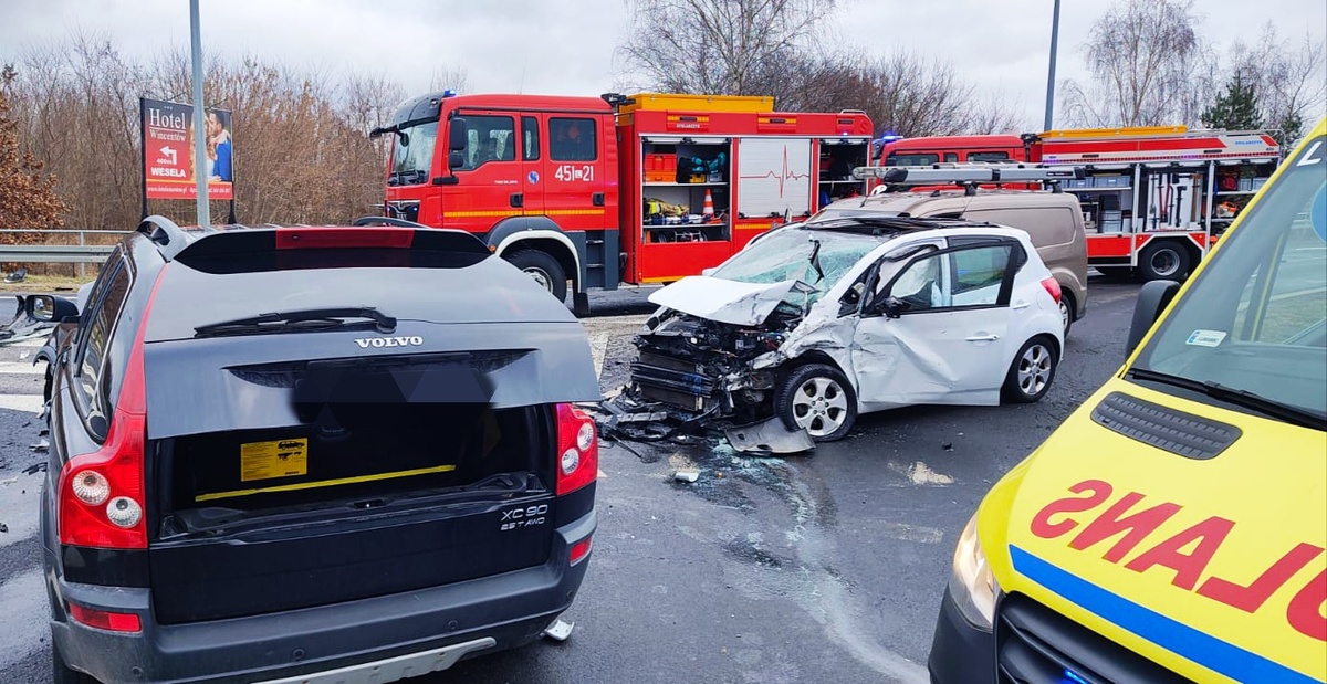 Wypadek na obwodnicy Lubartowa. Interweniował śmigłowiec LPR