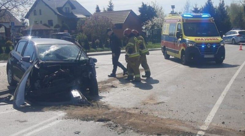 Zderzenie samochodów osobowych w miejscowości Skoki