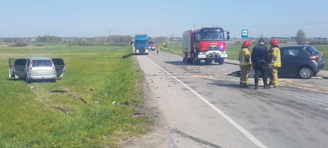 Zderzenie samochodów osobowych w miejscowości Skoki