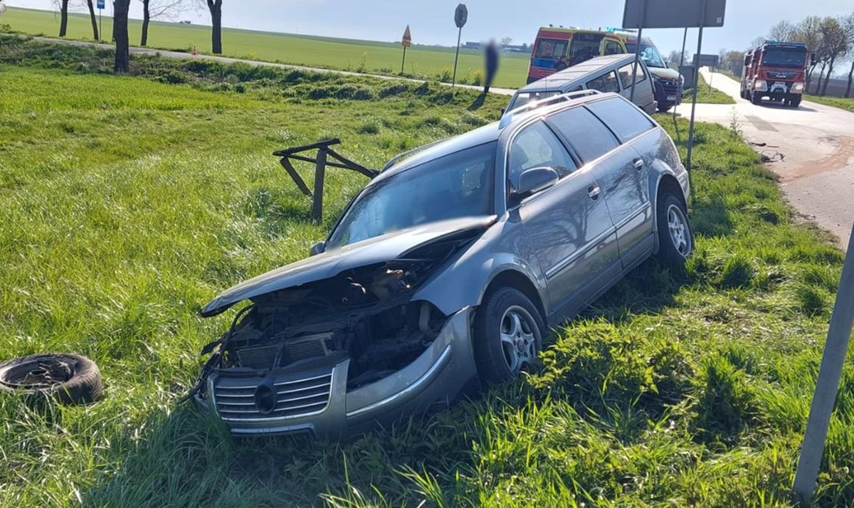 Groźne zderzenie Passata z busem, sześć osób trafiło do szpitala