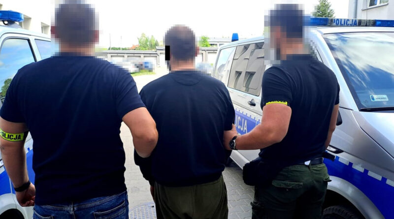 Przykuł uwagę policjantów, bo zepsuł mu się samochód. W bieliźnie miał ukryte narkotyki