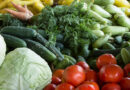 Producenci owoców i warzyw pełni obaw po przywróceniu 5-proc. VAT-u na żywność. Spodziewają się większej presji sieci handlowych na obniżkę cen