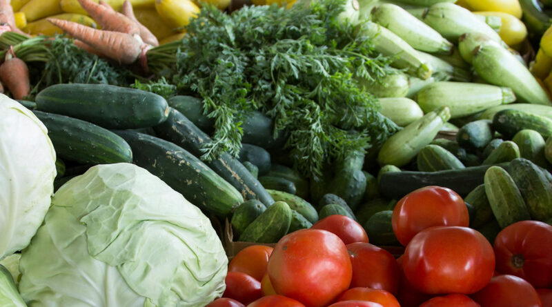 Producenci owoców i warzyw pełni obaw po przywróceniu 5-proc. VAT-u na żywność. Spodziewają się większej presji sieci handlowych na obniżkę cen