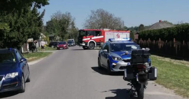 Wypadek z udziełm pieszej i motocyklisty w miejscowości Dąbrówka