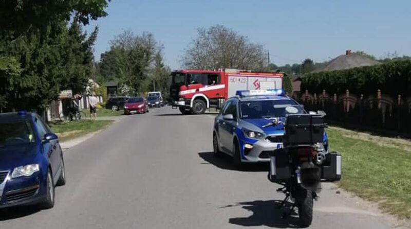 Wypadek z udziełm pieszej i motocyklisty w miejscowości Dąbrówka