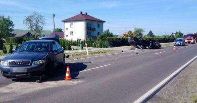 Groźne zderzenie BMW i Audi w miejscowości Karp