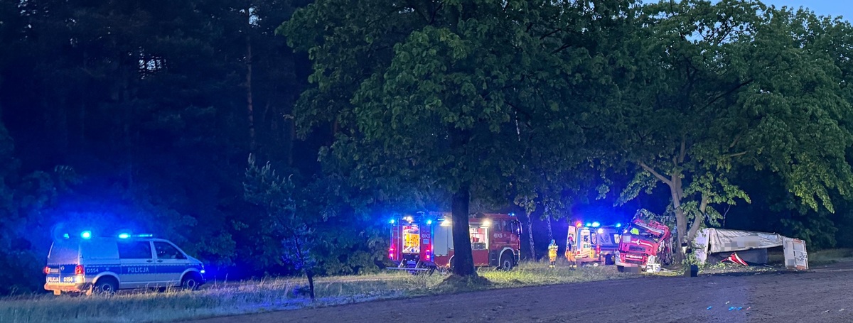 Wypadek ciężarówki w gminie Sosnowica. Przyczyną było zmęczenie kierowcy