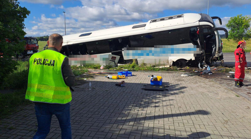 Wypadek autokaru w miejscowości Zakręcie