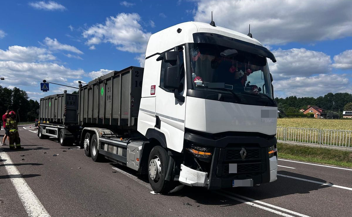 Fajsławice. Zderzenie osobowego Volvo z ciężarówką