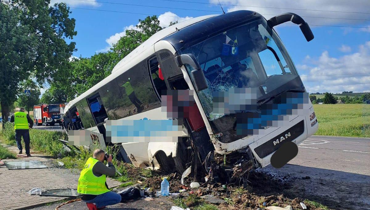 Wypadek autokaru w miejscowości Zakręcie