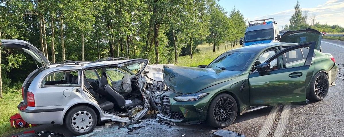 Czołowe zderzenie na DK-19. Jedna osoba nie żyje, cztery w szpitalu