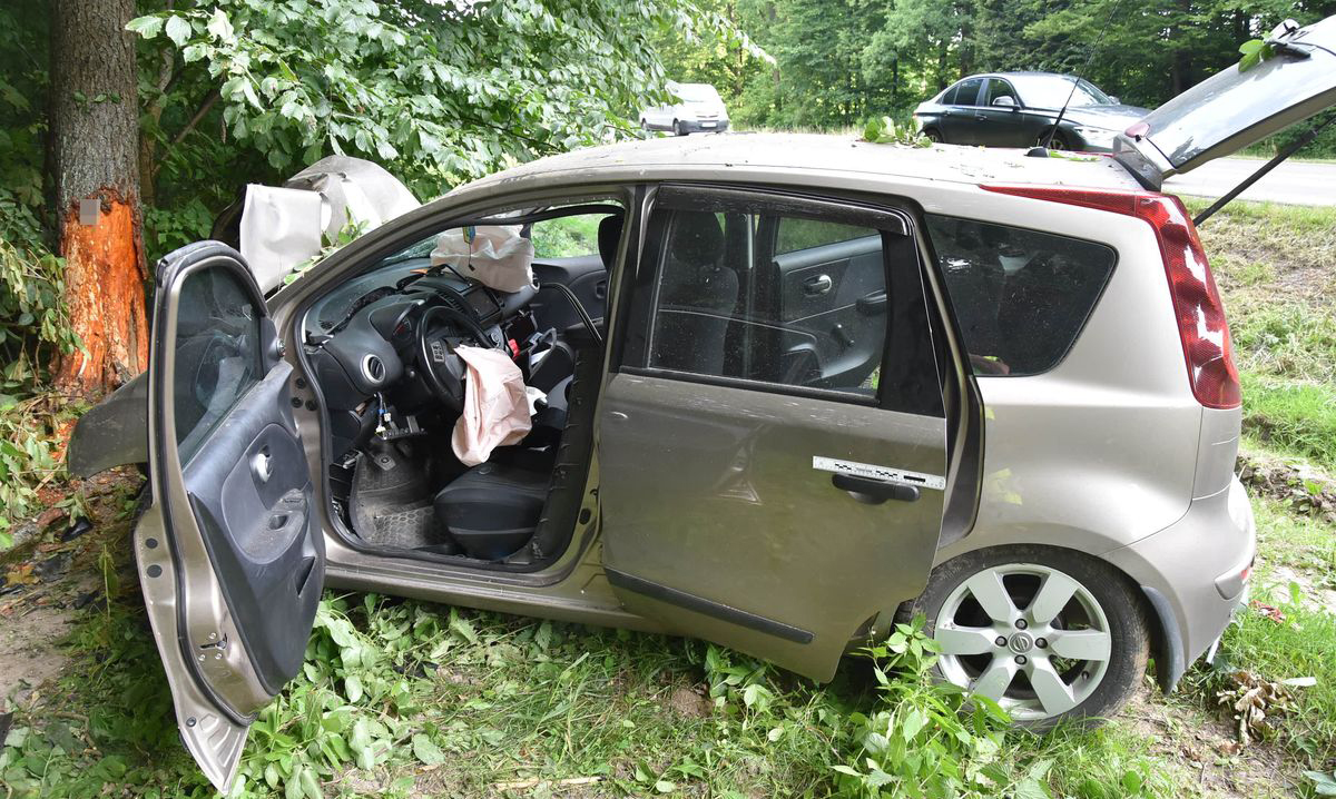 Wypadek w Łopienniku Podleśnym. Dwie osoby trafiły do szpitala, w tym 5-latek