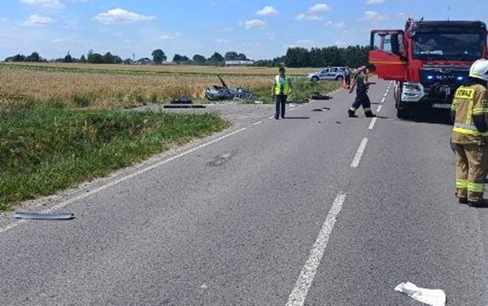 Tragiczny wypadek w Nieliszu. Nie żyje motorowerzysta, trzy osoby, w tym dwoje dzieci w szpitalu