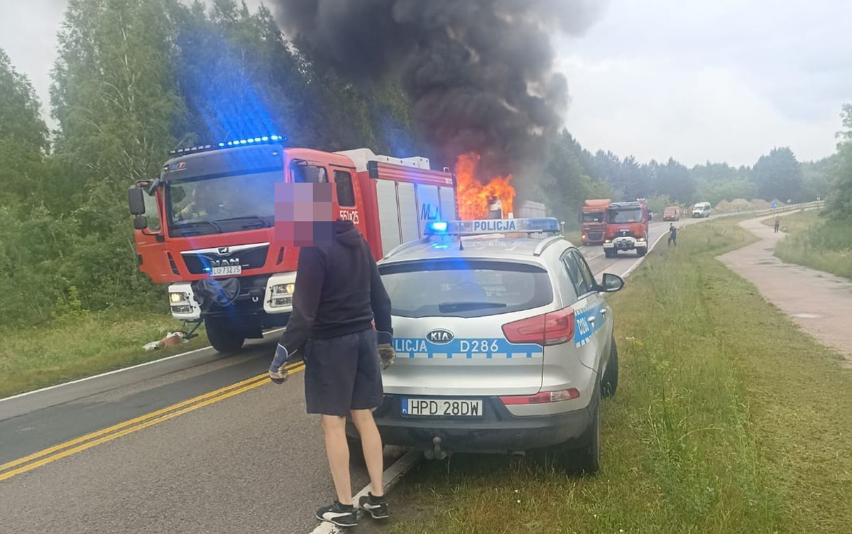 Groźne zdarzenie na drodze po Włodawą. Ciężarówka stanęła w płomieniach