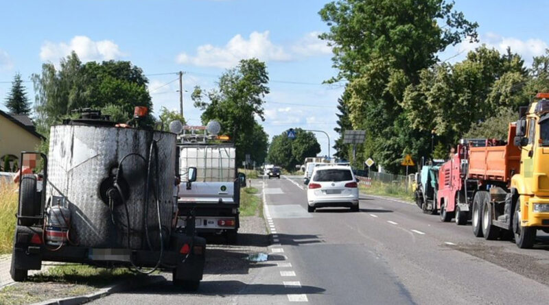 Turów. Nietrzeźwy pracownik drogowy potrącony przez przyczepę