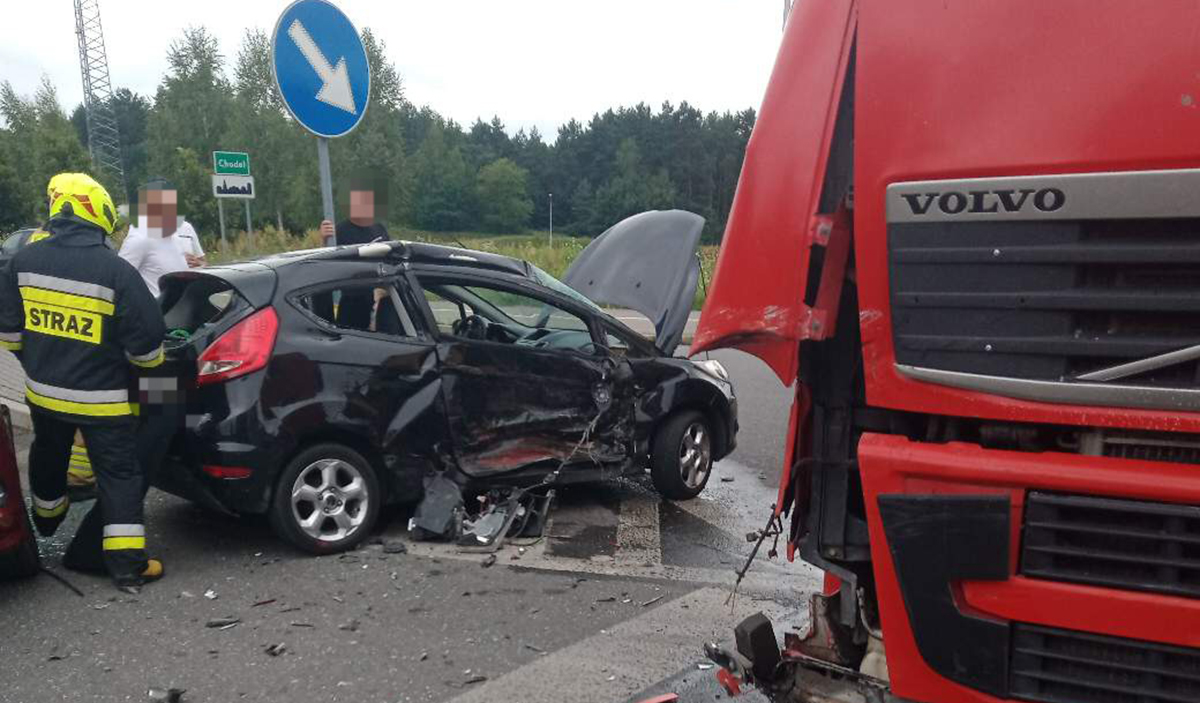 Chodel. Nie ustąpiła pierwszeństwa, doszło do zderzenia