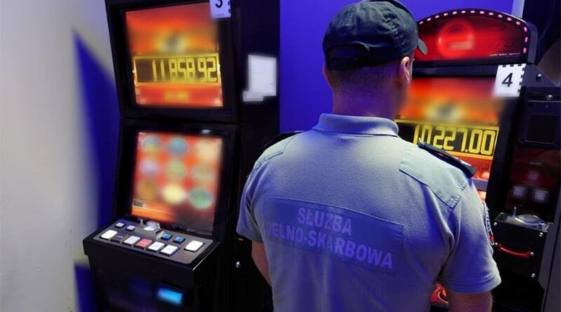 Nielegalny hazard w Lublinie. Służby zabezpieczyły 17 automatów do gier