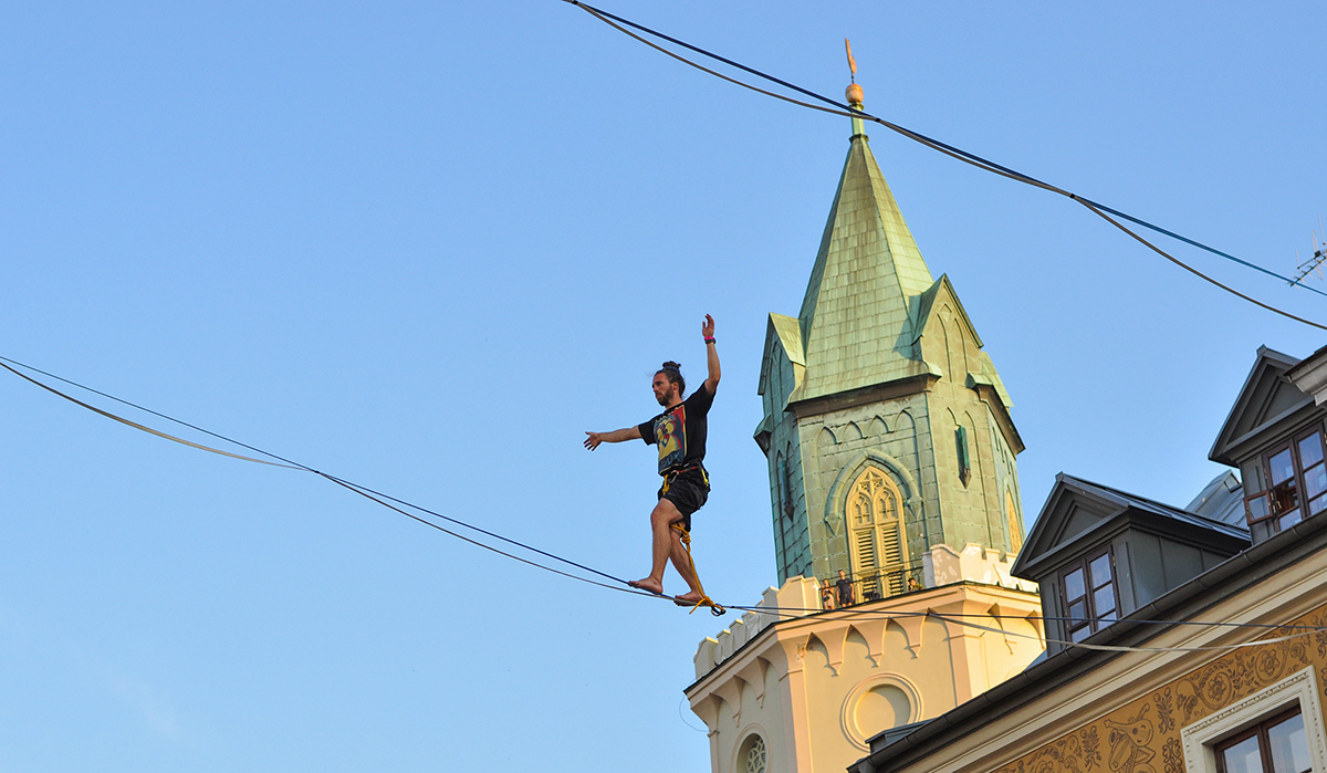 Urban Highline Festival. Na podniebnej scenie ponownie pojawią się slacklinerzy