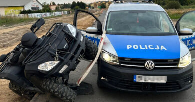 Kierowca quada chciał pobawić się w kotka i myszkę z policją. Oprócz gigantycznego mandatu, grozi mu też więzienie