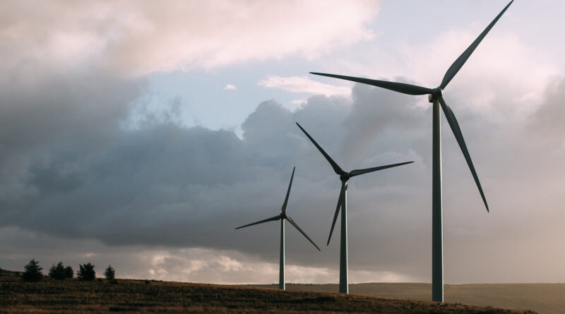 Nowelizacja przepisów ma przyspieszyć rozwój farm wiatrowych. Do 2040 roku Polska może mieć zainstalowane w nich ponad 40 GW mocy