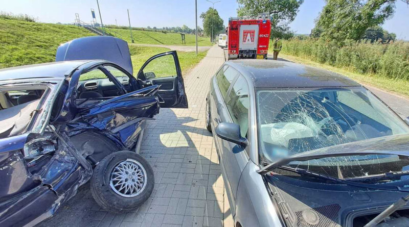 Zderzenie samochodów osobowych w Kraśniku. 6 osób, w tym dwoje dzieci, trafiło do szpitala