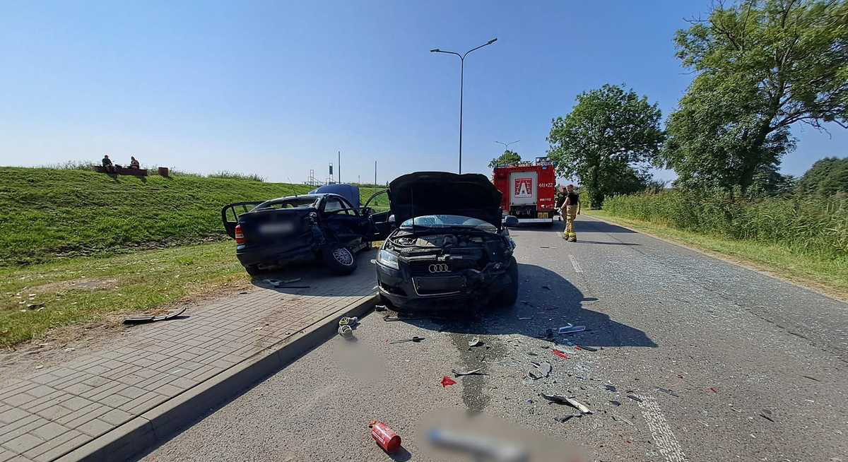 Zderzenie samochodów osobowych w Kraśniku. 6 osób, w tym dwoje dzieci, trafiło do szpitala