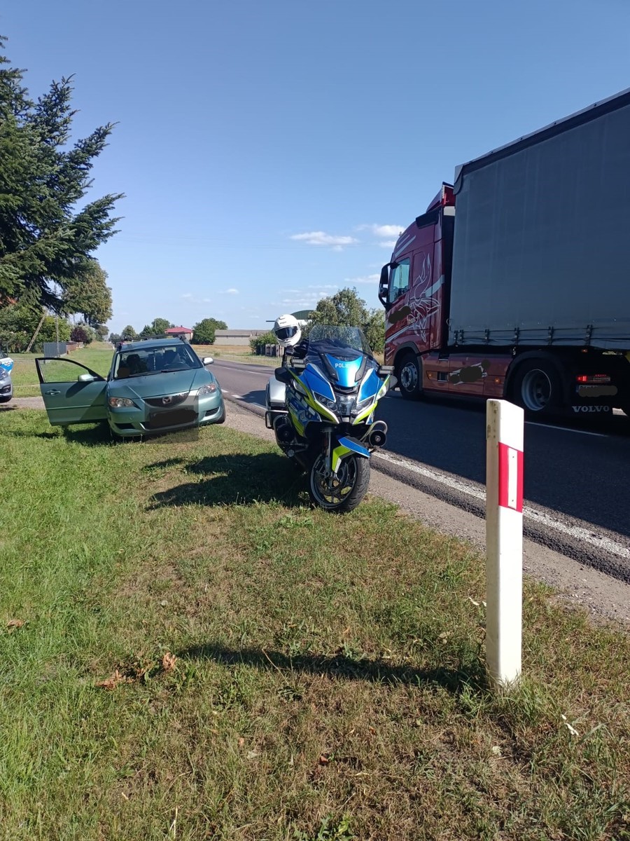 Kierował mając ponad 2 promile. Wpadł gdy wyprzedzał policyjnych motocyklistów