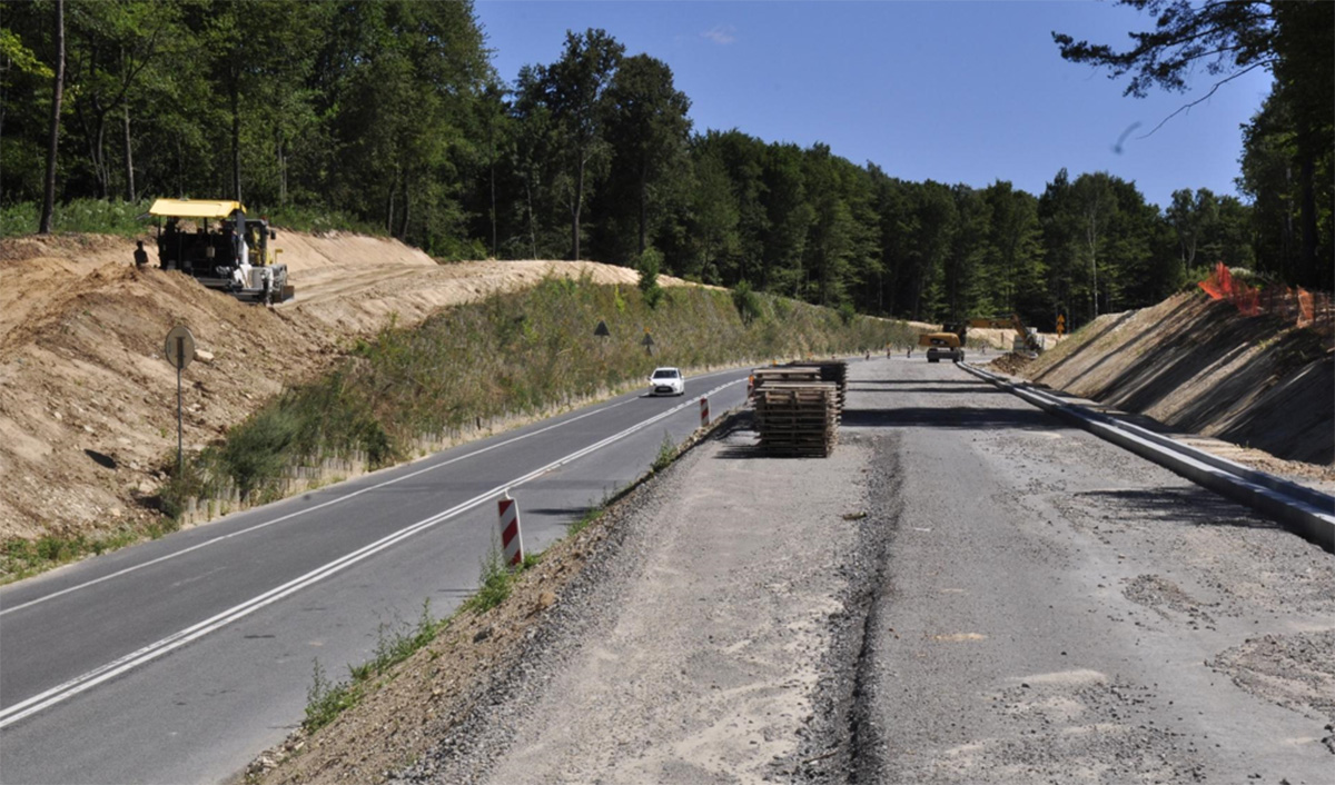 Prace na krajowej 74-ce między Gorajcem a Szczebrzeszynem nabierają tempa