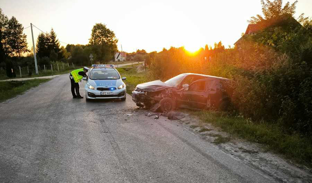 Wyjechał na czołówkę, a potem dachował. Nie był do końca trzeźwy