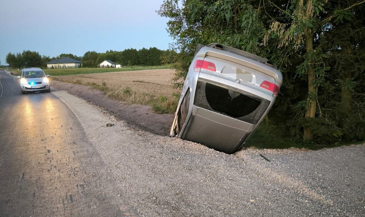 Wyjechał na czołówkę, a potem dachował. Nie był do końca trzeźwy