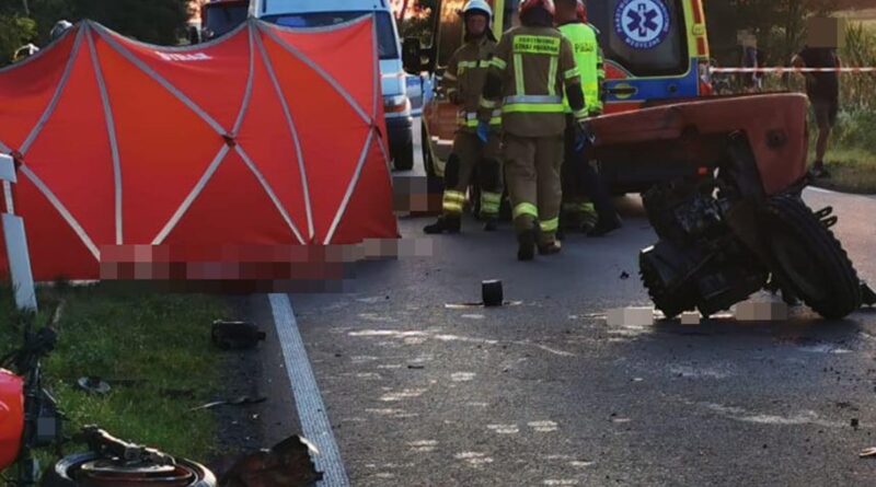 Motocykl przeciął na pół ciągnik rolniczy. 21-letni kierowca jednośladu zginął na miejscu