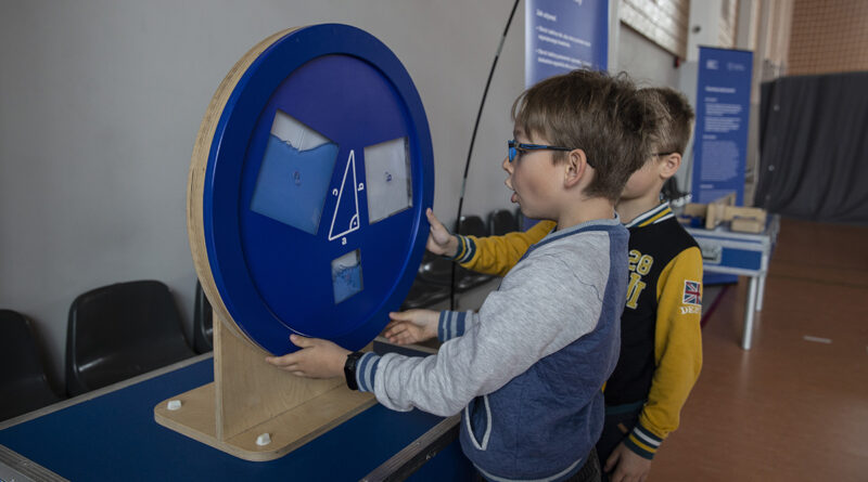 Naukobus z Centrum Nauki Kopernik w Sławatyczach