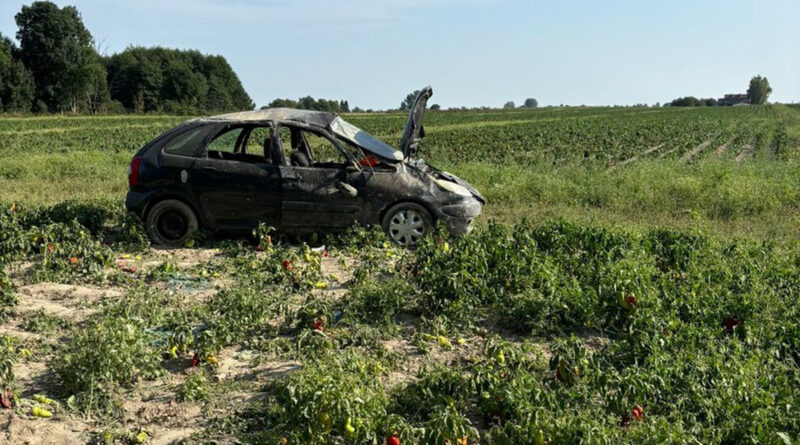 Dachowanie Citroena w Milejowie. Dwie osoby ciężko ranne