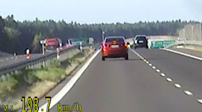 Pędził blisko 200 km/h po ekspresówce. Kwota mandatu zwaliła go z nóg