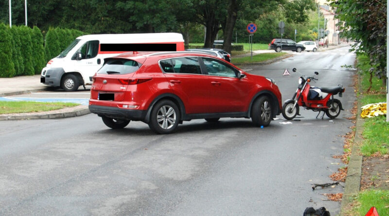 Zderzenie osobówki z motorowerem w Hrubieszowie