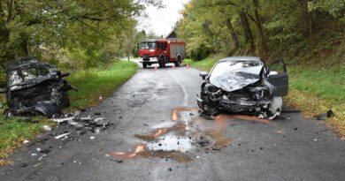 18-latek przeszarżował i doprowadził do czołówki. Trzy osoby trafiły do szpitala