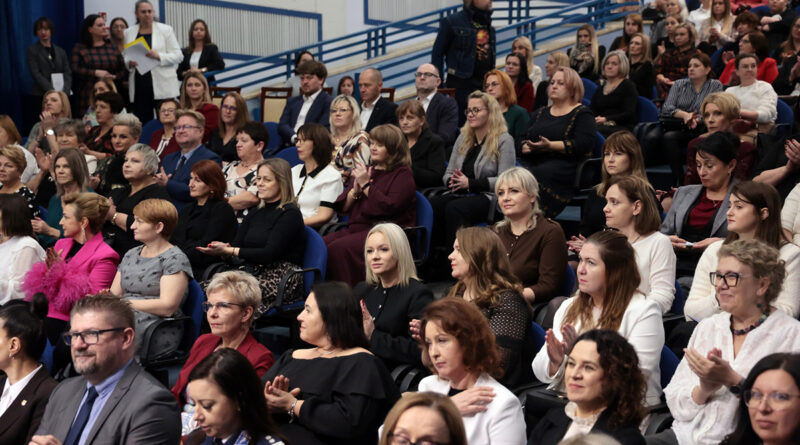 Dzień Pracownika Socjalnego. Wojewoda wręczył odznaczenia